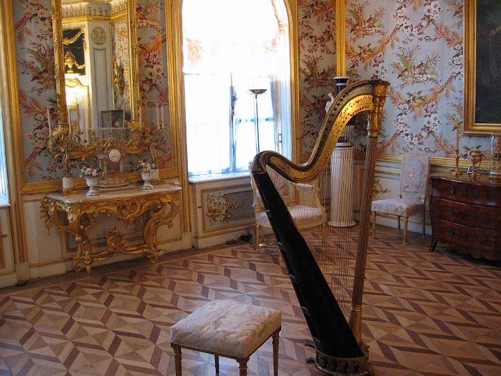 51 Imperial Palace, Peterhof.jpg